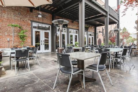 Brewsters Kitchen & Cocktails
